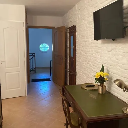 Gasthof La Porte Doree... Saint-Nicolas-de-la-Grave